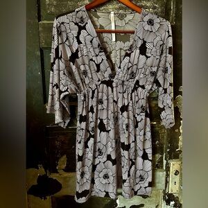 Renee C. By So Cool Pink & Brown Floral Pattern 3/4 Sleeves V Neckline